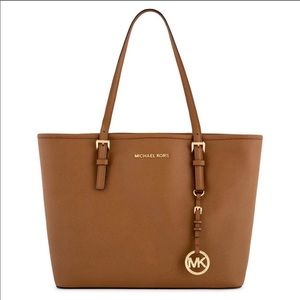 Jet Set Medium Saffiano Leather Top-Zip Tote Bag